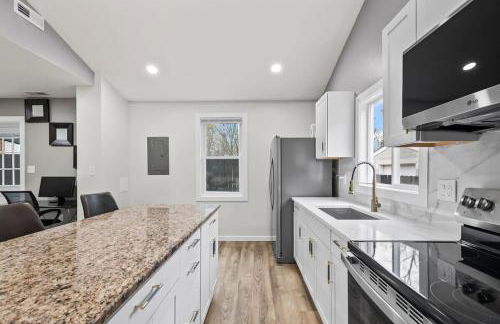 Two Dulles homes 1 price sleeps 16 w-EV parking - Foto 76