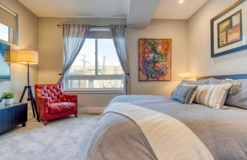 Walk to Empower Field Townhome with Hot Tub! - Foto 24