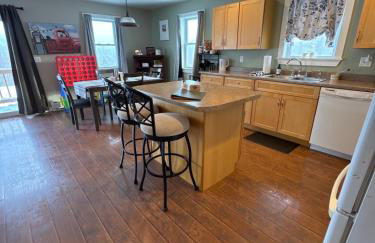 Private 2 Bedroom Lofted Garage Getaway - Foto 16