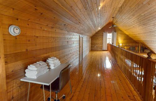 Modern Log Cabin with Vineyard Views - Foto 30