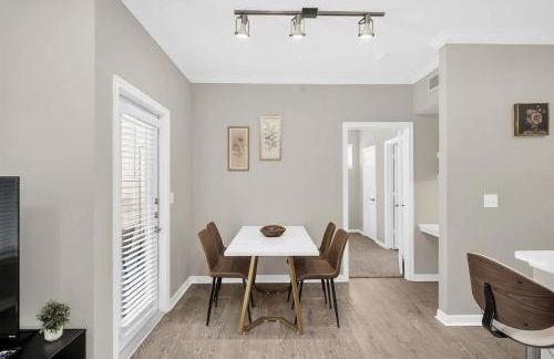 Charming 1BR Easy Access to The Woodlands - Photo 7