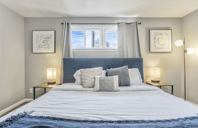 5BD Dog Friendly Family Getaway Near Downtown! - Photo 3