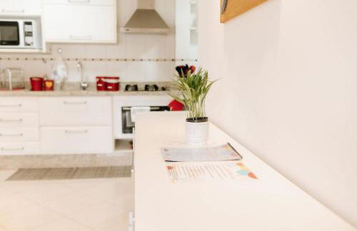 Completo apartamento em Resort na beira da lagoa - Foto 49