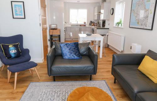 Beach Apartment 9 - Photo 3