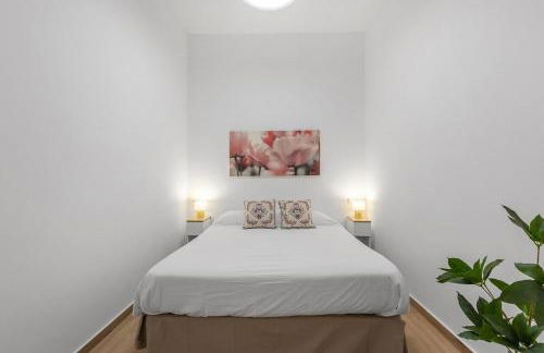 Urban Chic Oasis with AC, Private Pool and Wifi - Photo 11