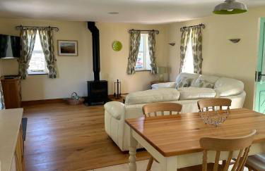 2 Bed House - Sleeps 4 - Fishing - Parking - Patio - Foto 7
