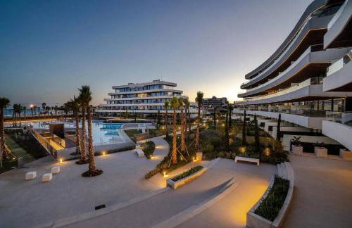 Luxury complex beachfront apartment, infinity pool, sauna, gym and large terrace - Foto 9