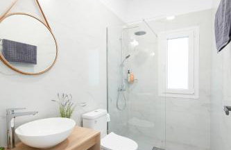 Villa Ami, Roda, Corfu: 10 guests, heated pool, private mini golf, pool table & more!! - Foto 28