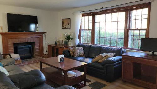 East Granby with AC and WiFi 3 minute to Bradley - Foto 5