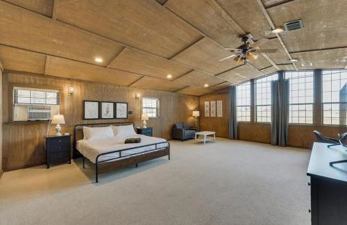 Spacious Ranch Style Home w Cinema Room - Foto 19