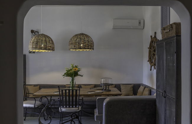 Rock Villas - Emporio | Pool, Jacuzzi, Castle View - Foto 7