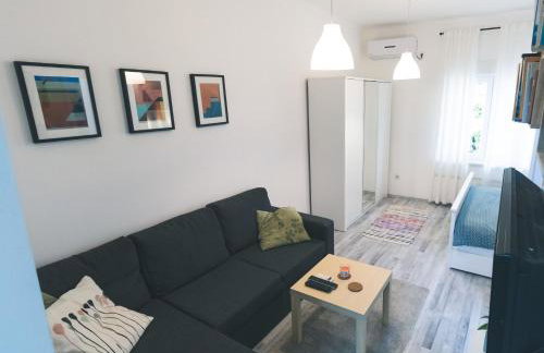 Newly adapted Studio 88 with free parking - Photo 1