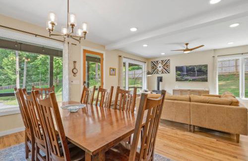 Near Asheville Hot Tub Fire Pit BBQ Sleeps 10 - Foto 15