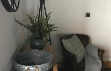 Listed One bedroom thatched cottage with garden - Photo 8