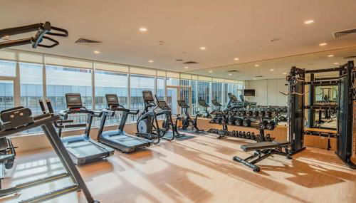 Stylish 1BR HighRise DT, Parking, Pool, Gym, W-D, Golf - Foto 4