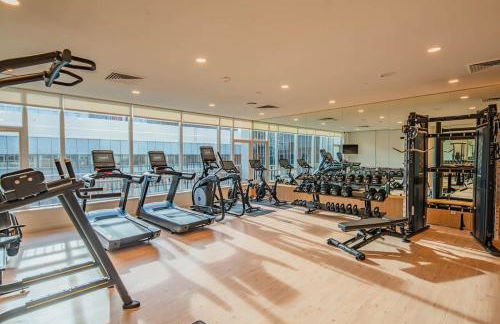 Stylish 1BR HighRise DT, Parking, Pool, Gym, W-D, Golf - Foto 4