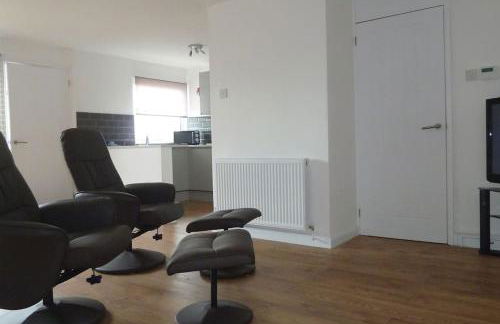 The Getaway - Modern 2 Bedroom Brixham Bungalow with sea peeps - Photo 3