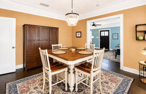 Charming home with pool, enclosed yard, patio & great Woodlawn Lake location - Foto 52
