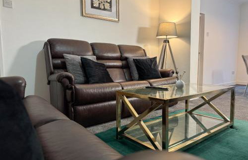 Stoneleigh Retreat 4BR Entire Home - Photo 22