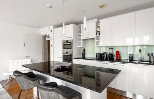 Modern, fully furnished apartment with ensuite, private balcony and elevator in Notting Hill - Foto 33