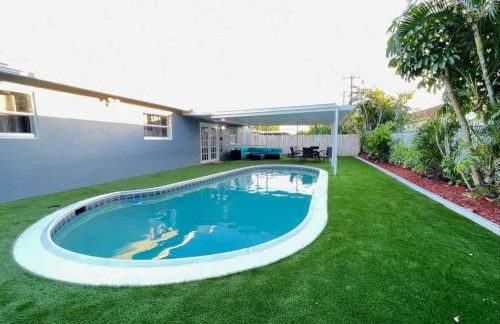 Royal Luxe Pool Home near Ft Laud airport and each - Photo 51