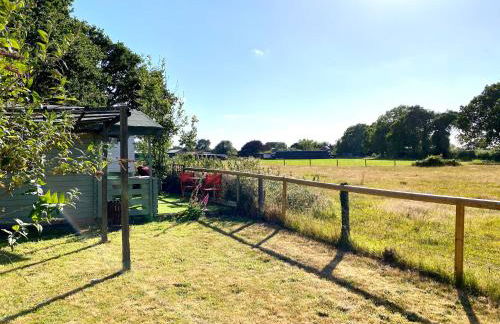 Holly Tree Cottage - 3 bedrooms and large garden with optional glamping double outside - Foto 46