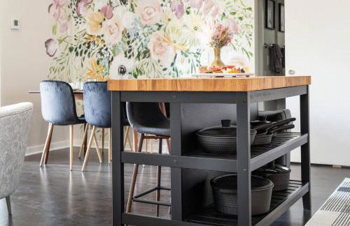 TC Sweet Pea - 2-Bedroom Condo Near Downtown TC! - Photo 13