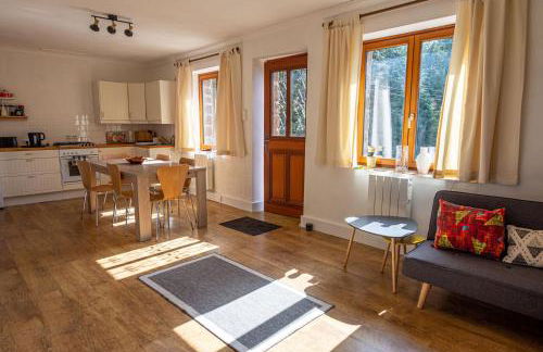 House - Sleeps 6 - Parking - Garden - Photo 8