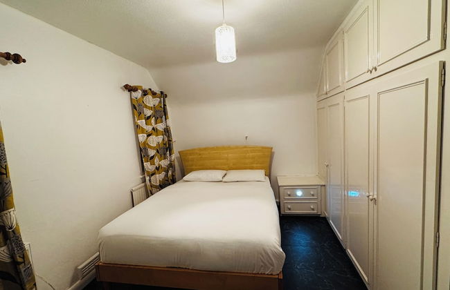 Spacious 4 Bedroom House in St Albans - Foto 1