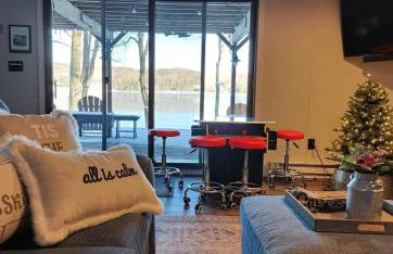 Lakefront Hot Tub Canoes Game Room Wood FP - Foto 50