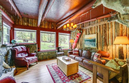 10 Mi to Mtn Resort Normalville Cabin with Balcony! - Foto 14