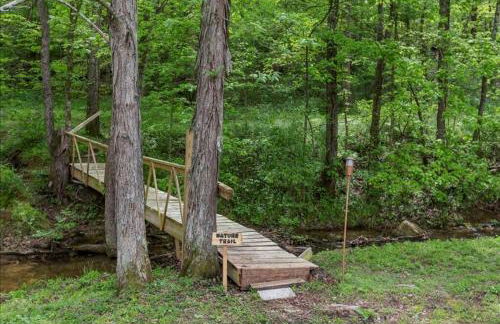 Peaceful Historic Villa with Hot Tub & Pool near Downtown Nashville, Tennessee - Photo 52