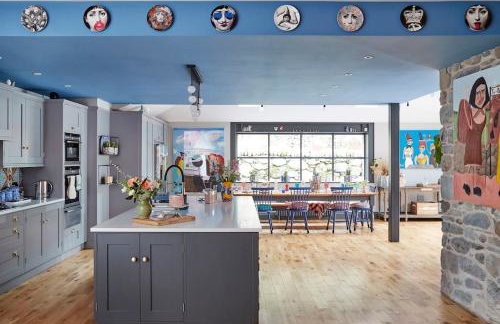 Ty Pandy Eclectic Luxury Family cottage Sleeps 8 adults and 2 children - Photo 47