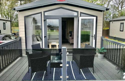 Debran Lodge - Photo 1