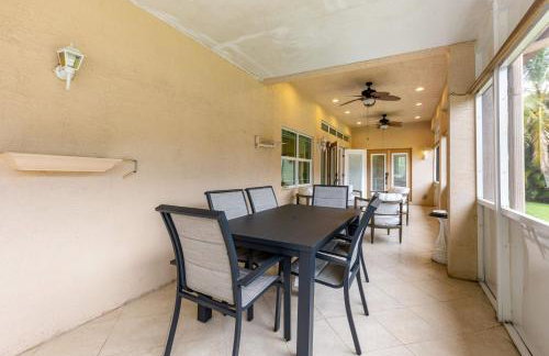 Chill & Spacious 3BR - Beaches & Backyard Fun - Foto 5