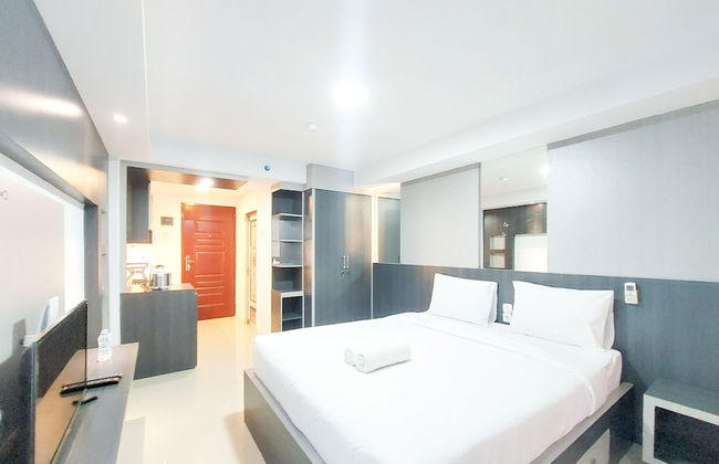 Homey And Warm Studio Apartment At Mansyur Residence - Foto 5