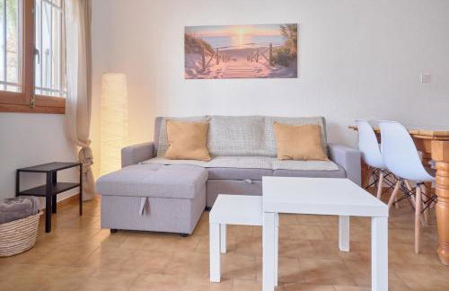 Sunny Coastal Retreat with Pool & Terrace - Foto 13