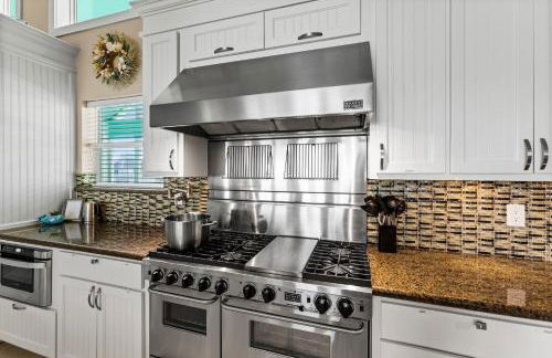 Beachfront Hideaway! Luxury Beachfront, SwimSpa, Game Room, Firepit by Bolivar Vacations - Foto 36