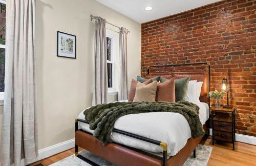 Luxury DC Rowhouse with Rooftop Firepit & Private Hot Tub- Near U Street & Logan Circle - Foto 50