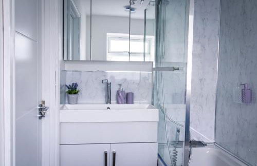 Modern Medway Bungalow - 3BR Garden & Free Parking, Kent - Foto 47