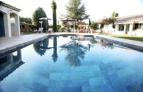 VILLA SAINTE BAUME Piscine Jacuzzi tout confort - Photo 1