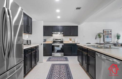 Georgian Oasis with Private Pool - An Irvie Home - Foto 4