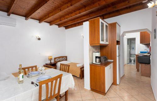 Dinos Walk to Beach Sea Views A C Wifi Car Not Required - 291 - Foto 12