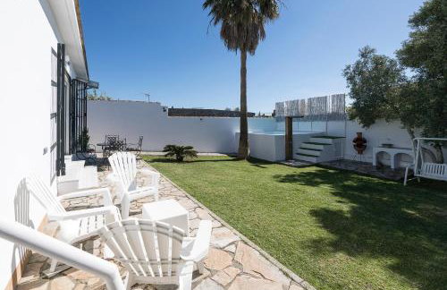 Preciosa Casa con Jardin y Piscina Privada en el Puerto de santaMaria - Photo 51