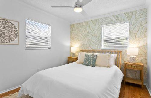 Sunny Palm Cottage W/ Hot Tub + Fire Pit + Grill + 10 to Beach! - Foto 9