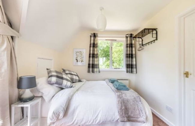 Host Stay The Lodge at Alderfen View - Photo 3