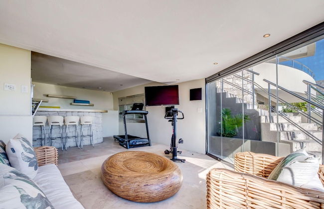 Multi-level Family Villa w Private Pool Views Lions Crest - Foto 34