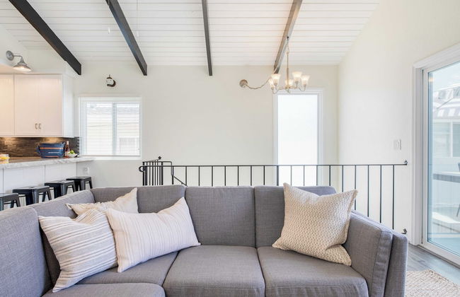 Surfrider II by Avantstay Walk to the Beach + Balcony - Photo 8