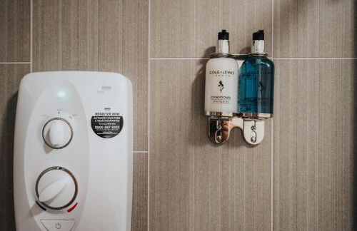 Brimmond Homes - nr to Univ, Hospitals, o2 Apollo, PLAB & 7 mins to City Centre - Stylish, Modern & Secure 2 Bed, 2 Bath Apt with Allocated Free Parking - Foto 48