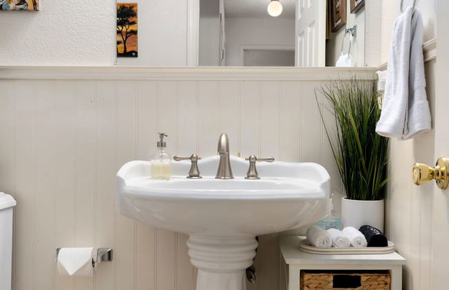 Delightful Home w Fireplace Patio Fire Pit - Foto 29